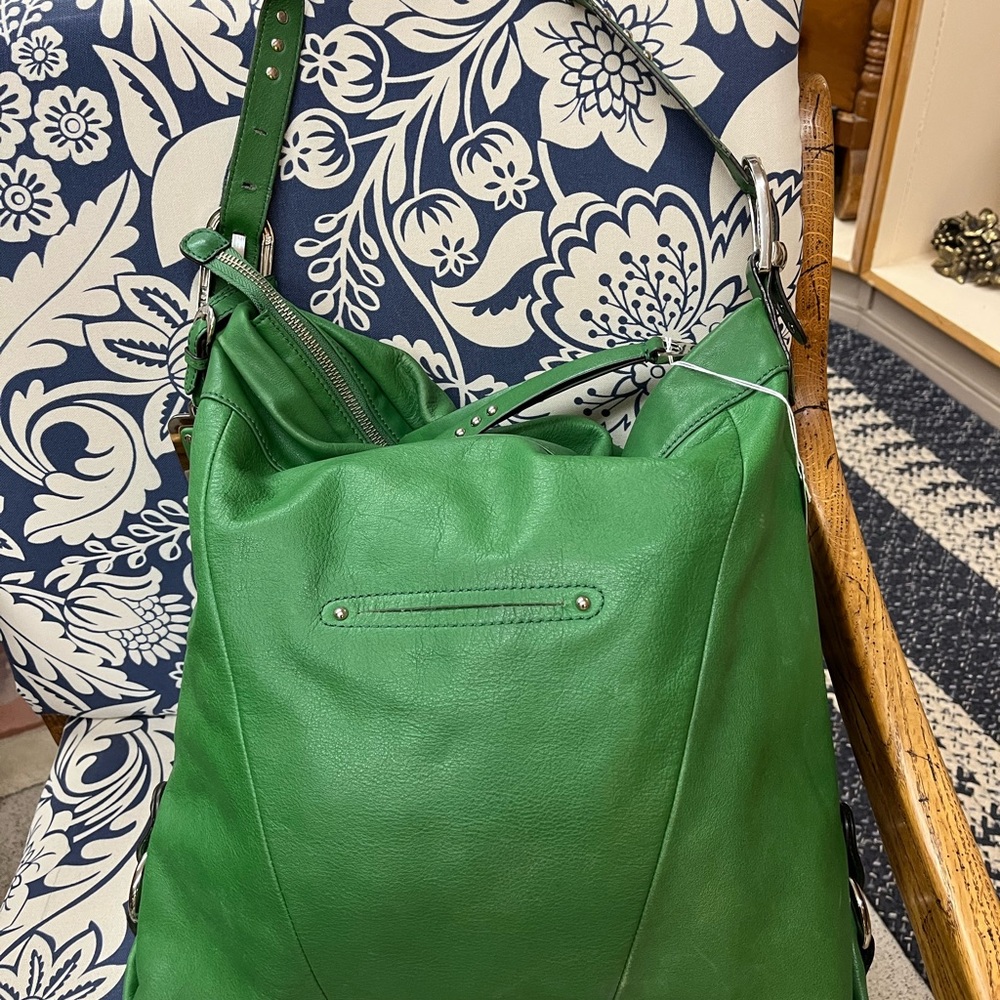 B. Makowsky green soft leather purse with crossbody option fabulous hardware - Picture 2 of 9